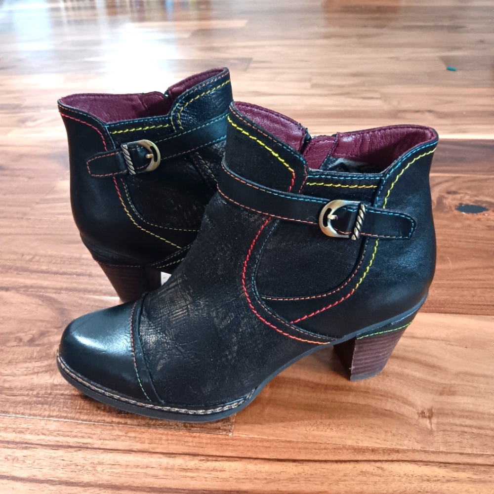 Color-accent black leather boots Spring Step L'Artiste